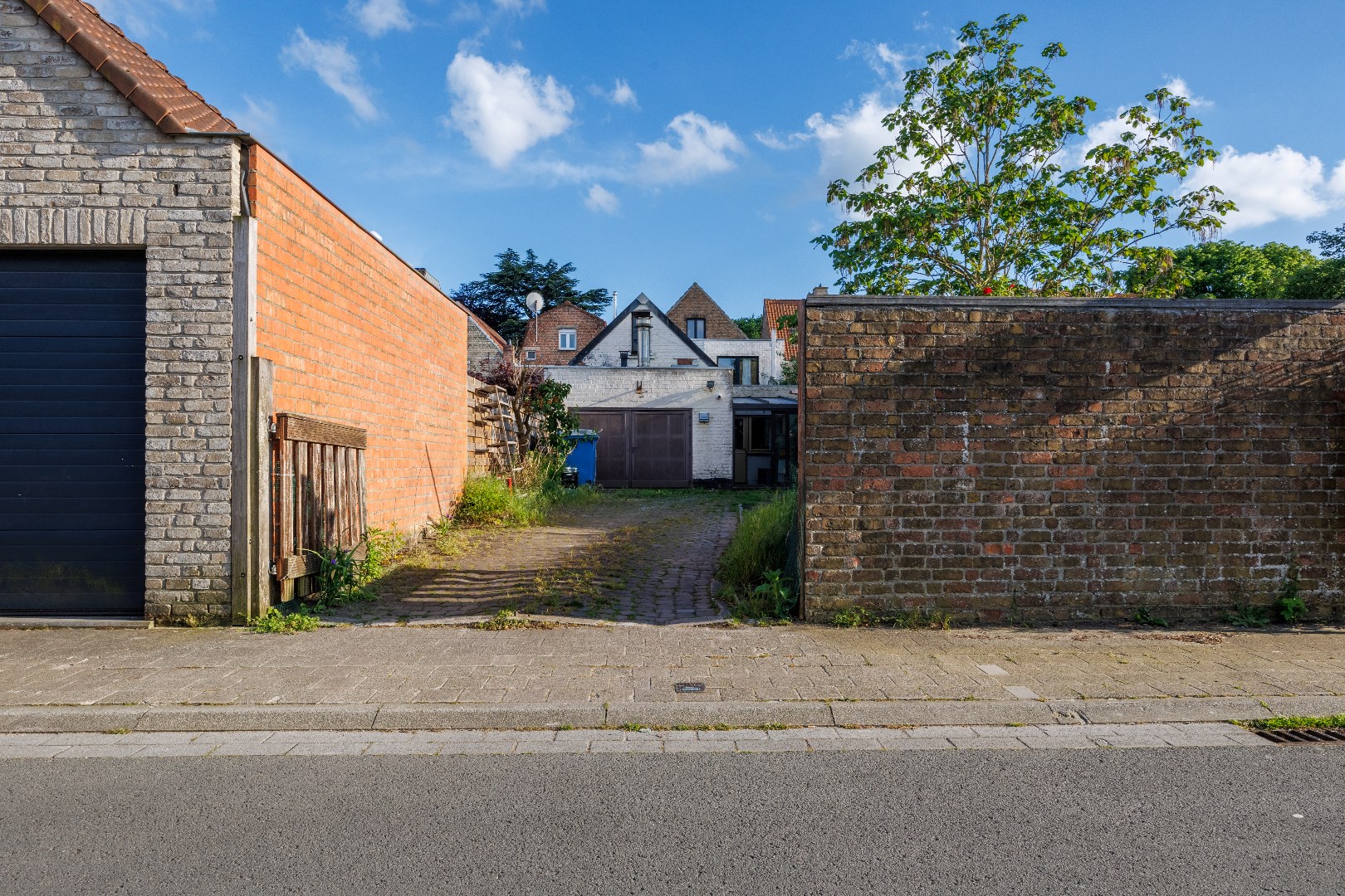 Ruime woning met grote tuin en achteruitrit 