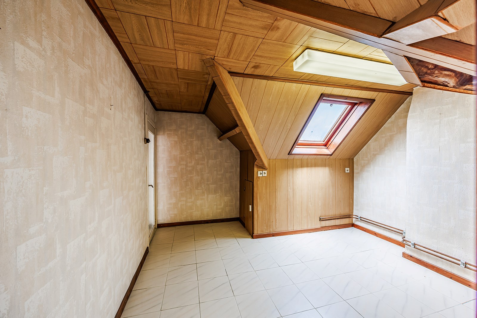 Ruime gezinswoning met 5 slpk en garage 